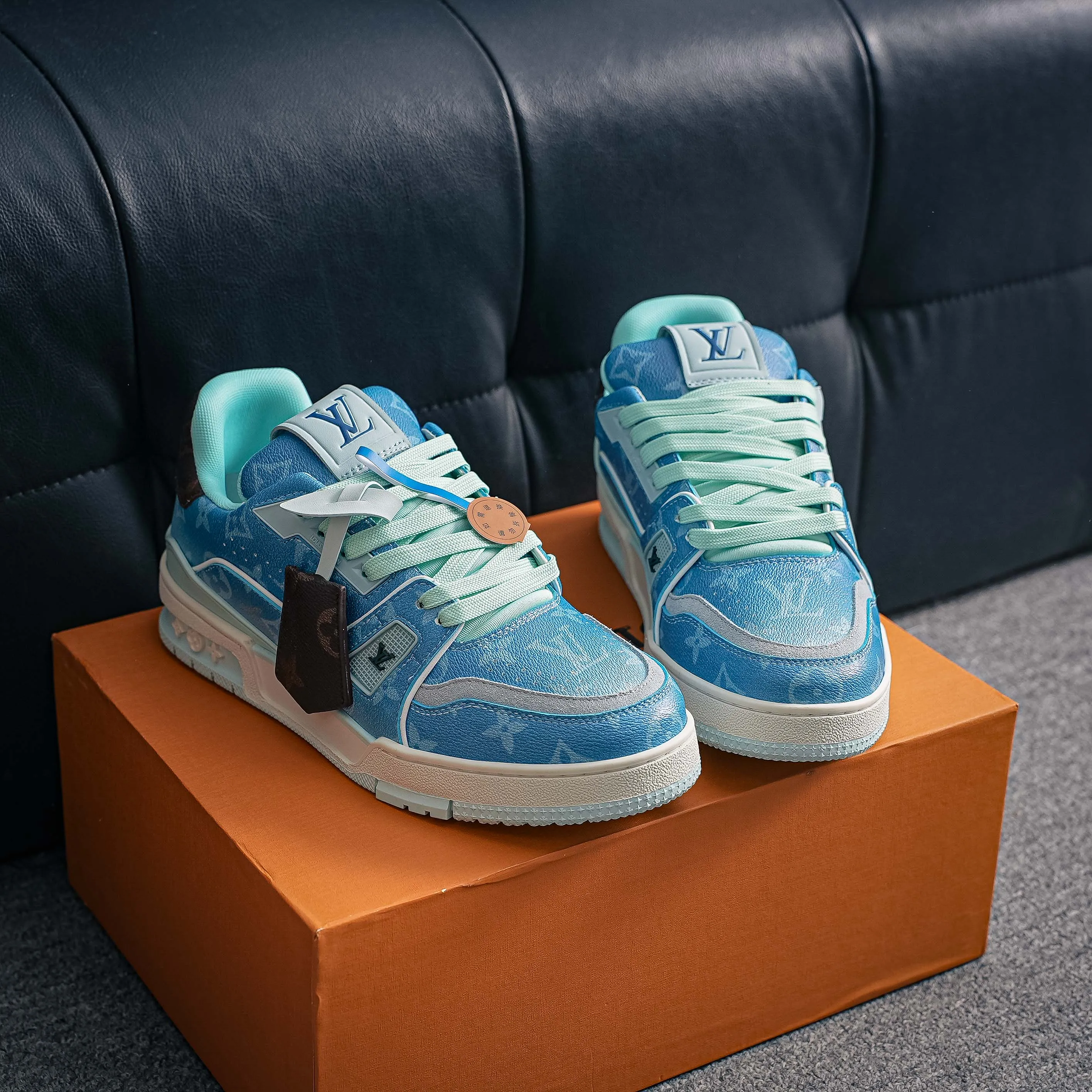 # LV- - trainer 2026 New Arrival 1：1 ！！ Shoes Cowhide Leather ， LOGO ， Breathable ， 。